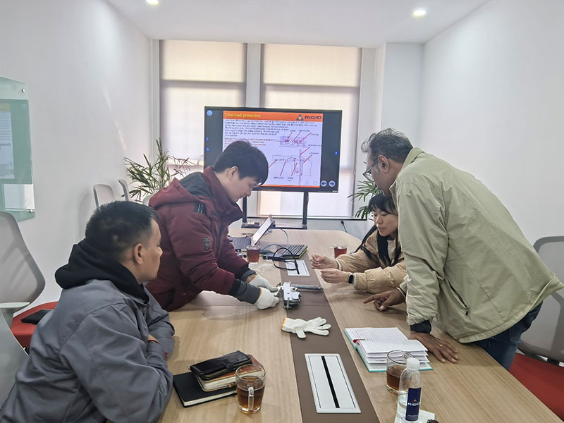 Трансграничный технологический обмен: визит международных клиентов завершился успешным обучением по обслуживанию подъемников